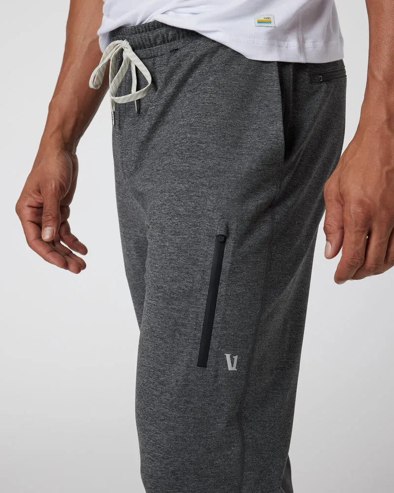vuori Men's 28" Sunday Performance Jogger in Charcoal Heather