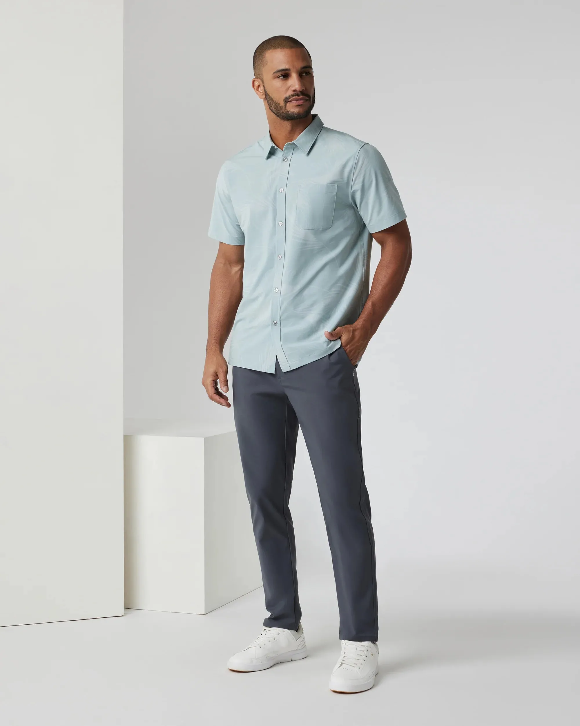 vuori Men's Short Sleeve Bridge Button Down in Chalk Blue Falling Frond