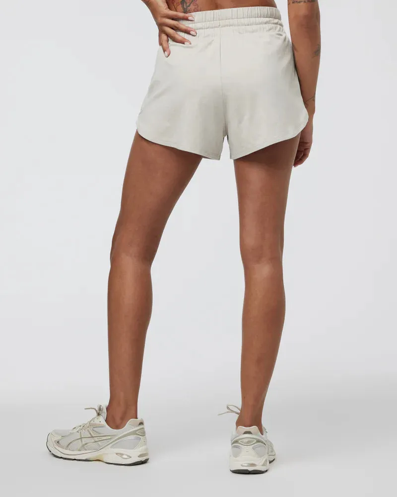 vuori Women's Halo Performance Short 2.0 in Ecru Heather