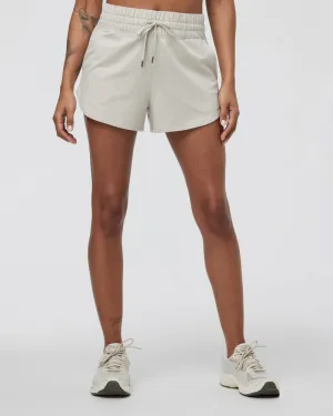 vuori Women's Halo Performance Short 2.0 in Ecru Heather