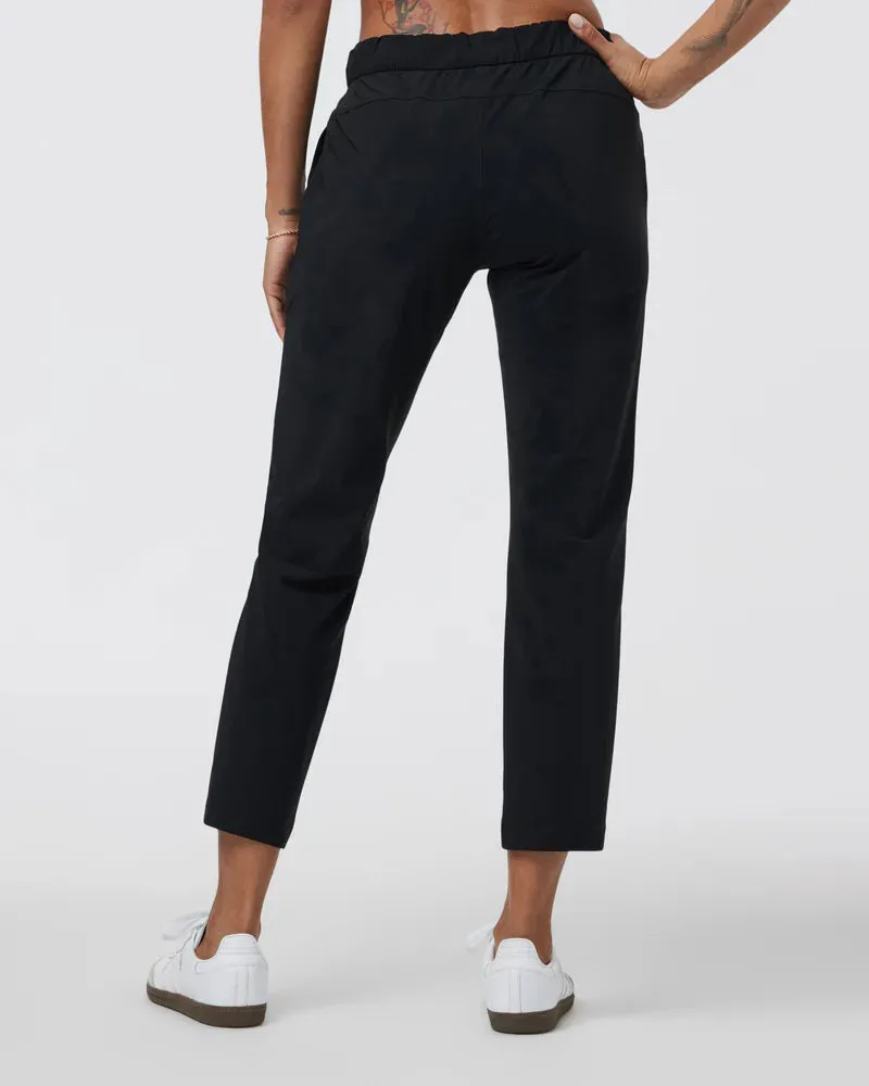 vuori Women's Miles Ankle Pant in Black