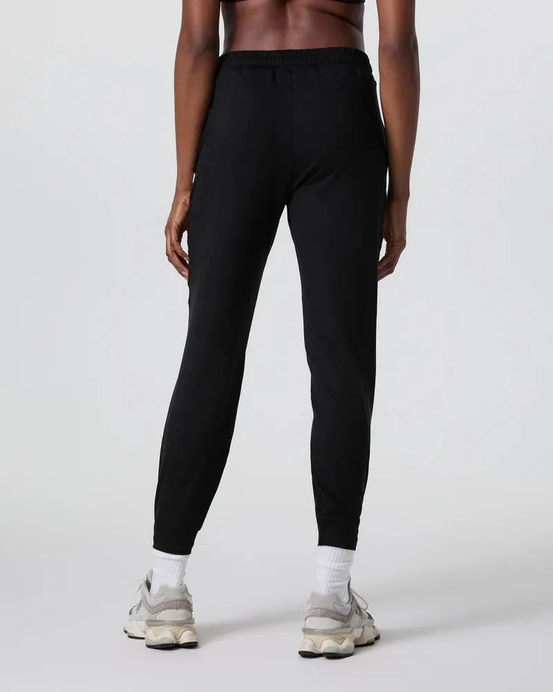 vuori Women's Performance Jogger in Black Heather