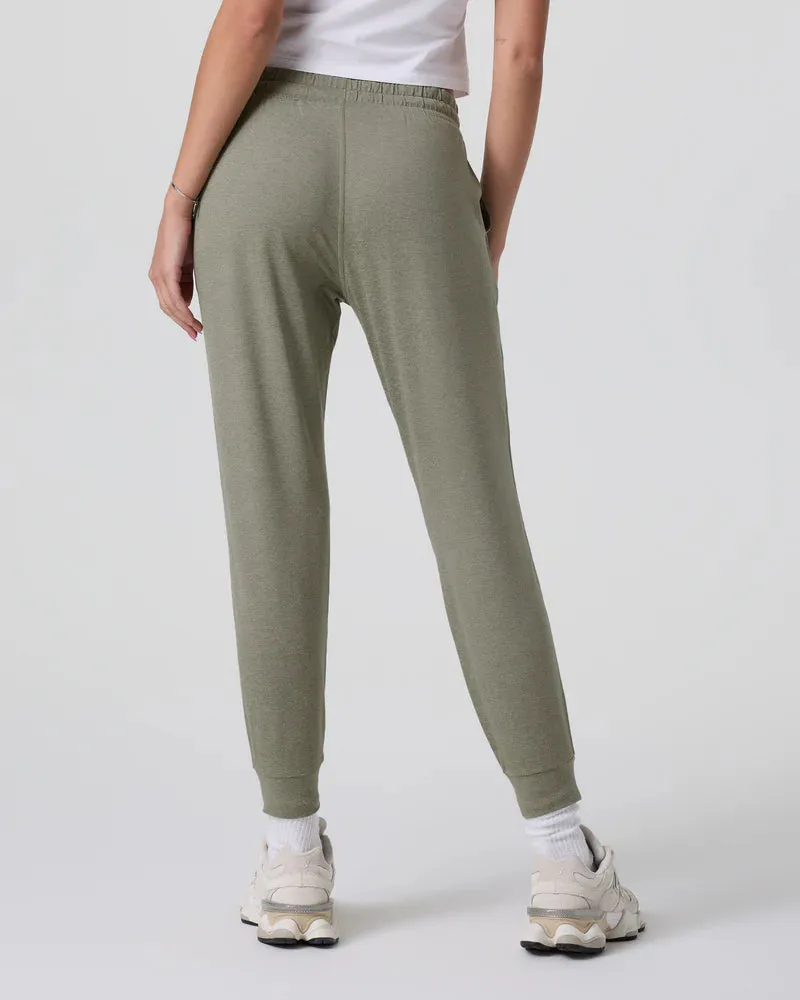vuori Women's Performance Jogger in Laurel Heather