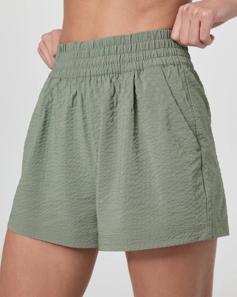 vuori Women's Villa Textured Short in Laurel