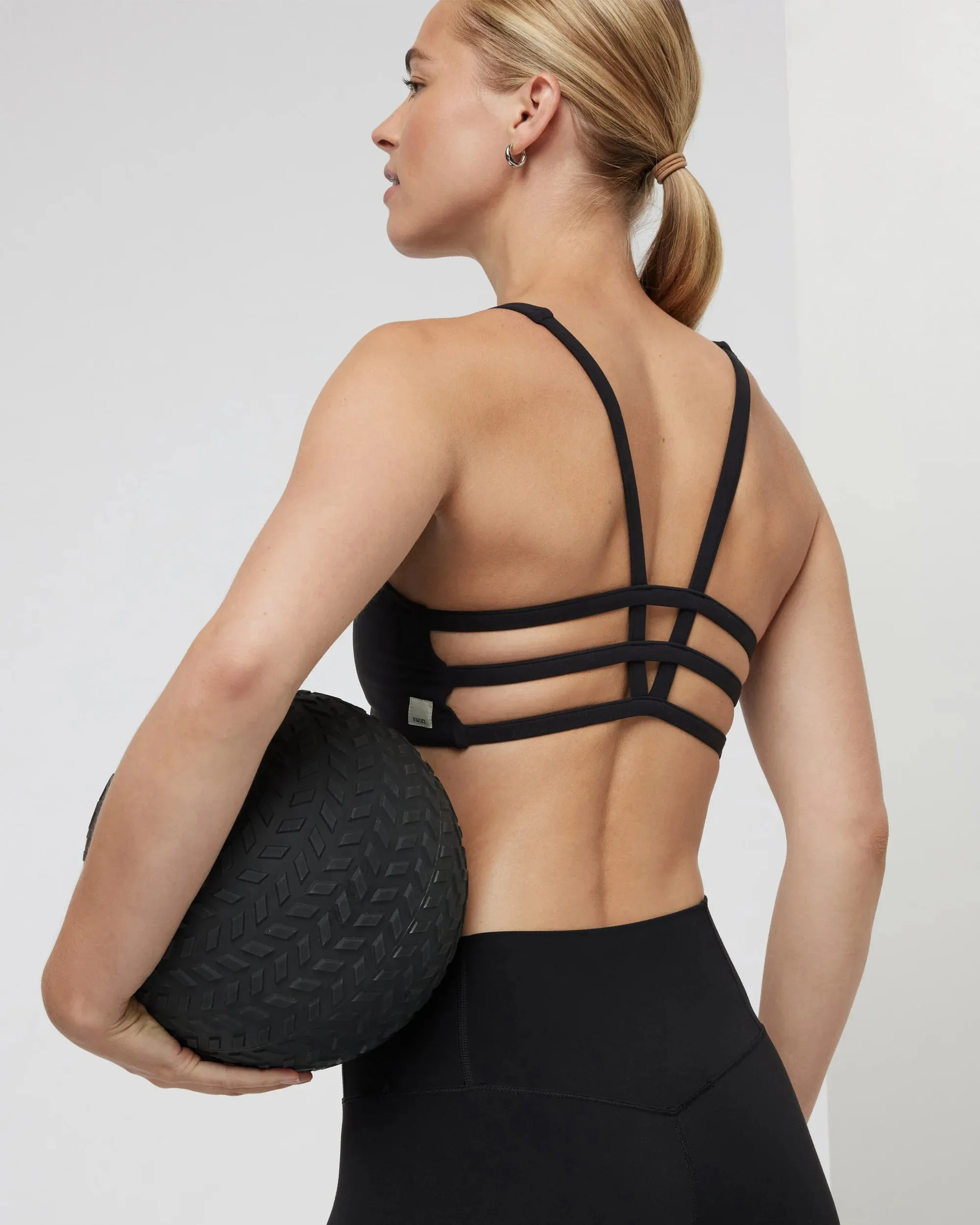 vuori Women's Yosemite Bra in Black